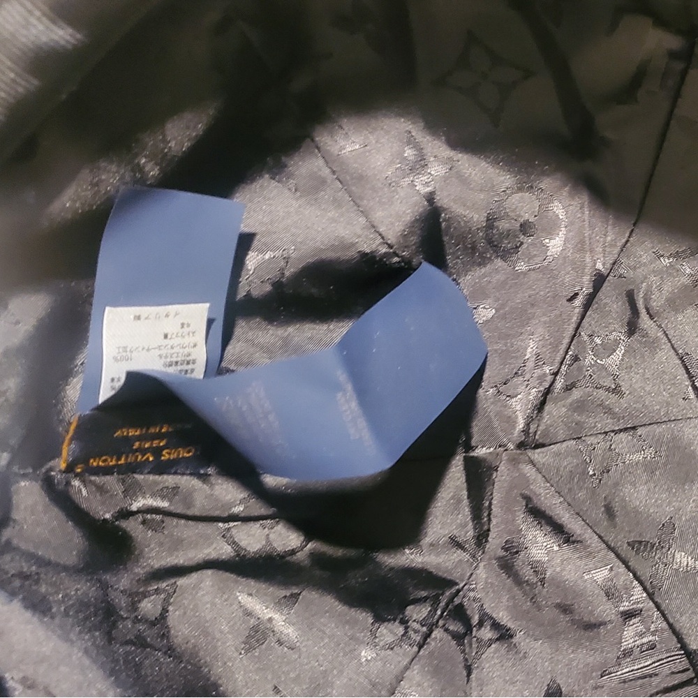 Louis Vuitton Cap - Picture 6 of 9
